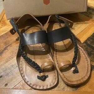 Revivo barefoot women’s Kolhapuri leather sandals. Size 41